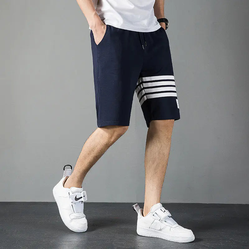 Loose fitting shorts with a five-stripe print - 4OEBP - 4OEBP